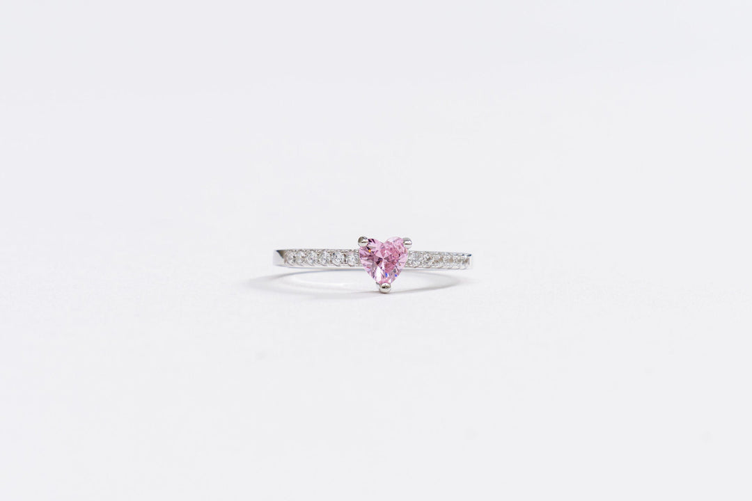 The Dainty Rosa Heart Ring - Pinkaholics Anonymous