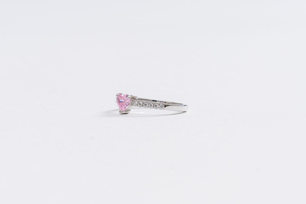 The Dainty Rosa Heart Ring - Pinkaholics Anonymous