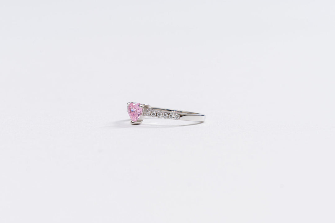 The Dainty Rosa Heart Ring - Pinkaholics Anonymous